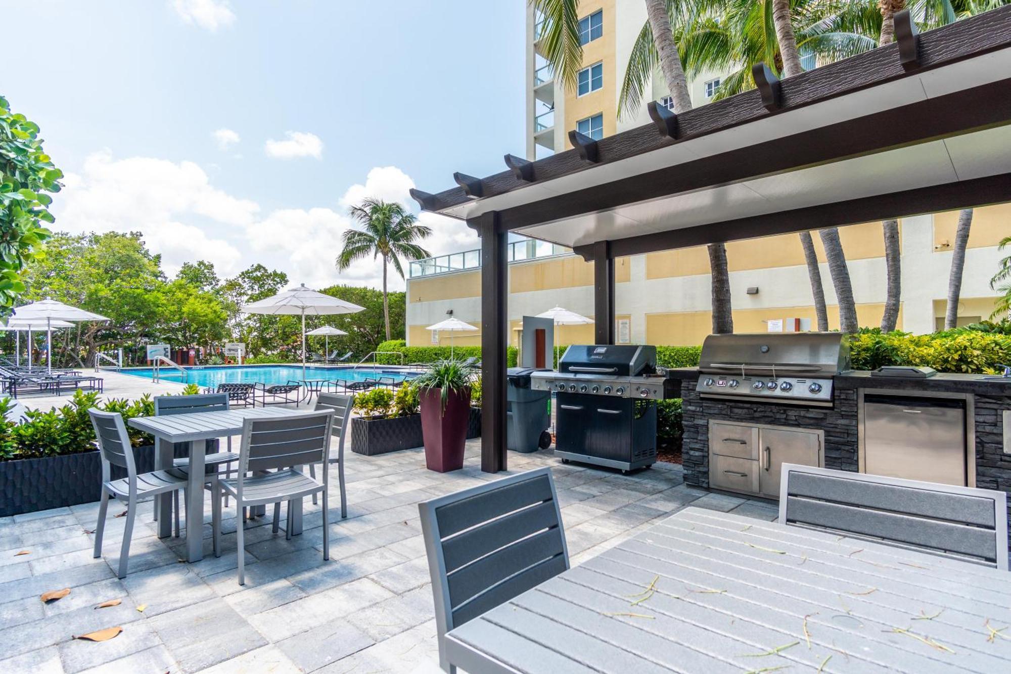 Golden Bay 302 Villa - Miami Beach — Photos 1