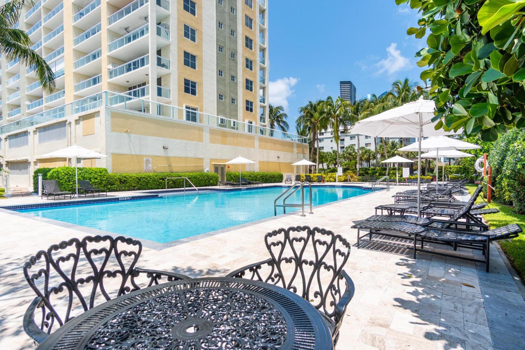 Golden Bay 302 Villa - Miami Beach — Photos 3